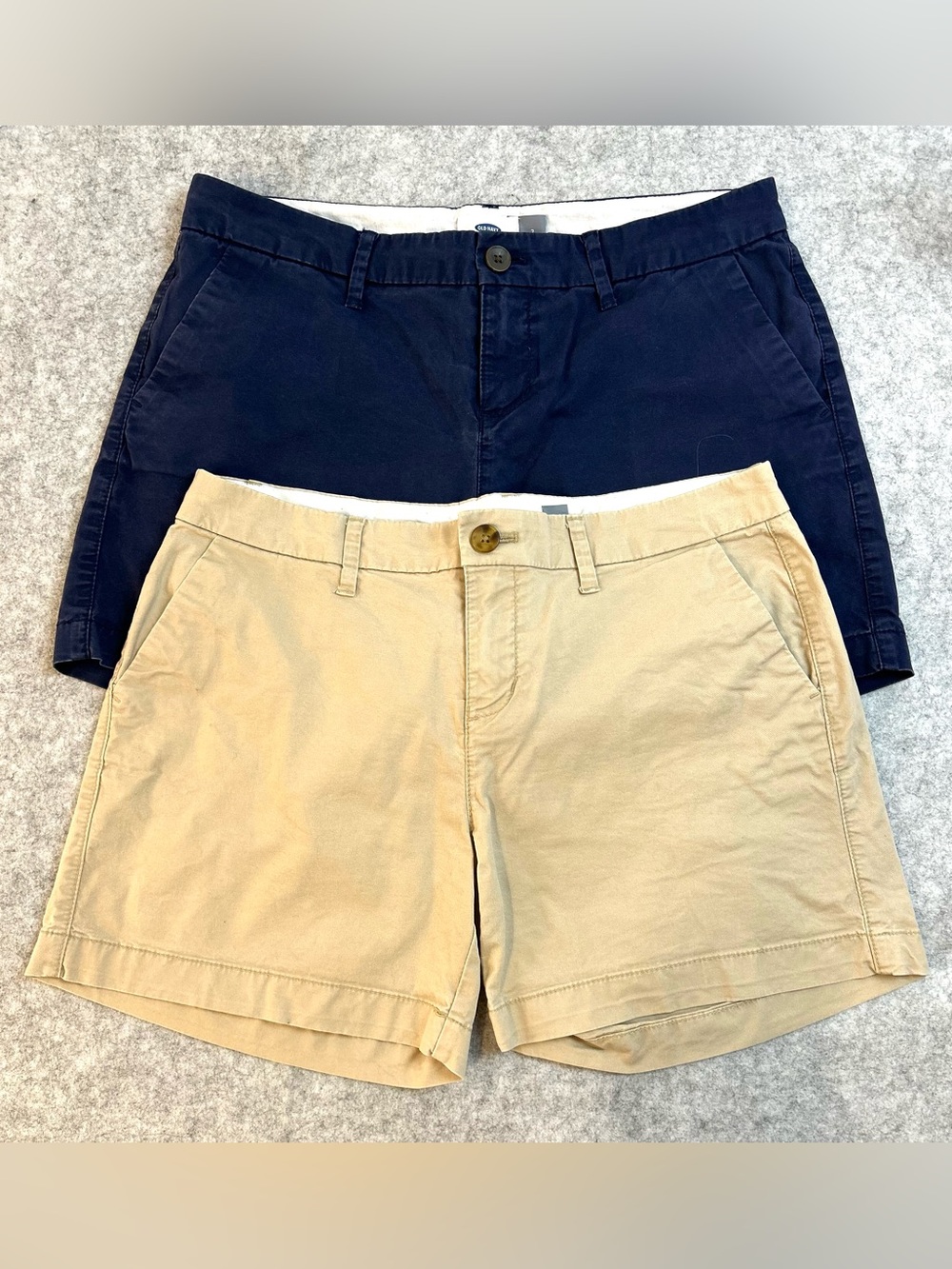 Bundle of 2 Women’s Old Navy Chino Style 4.5” inseam Size 2 Shorts